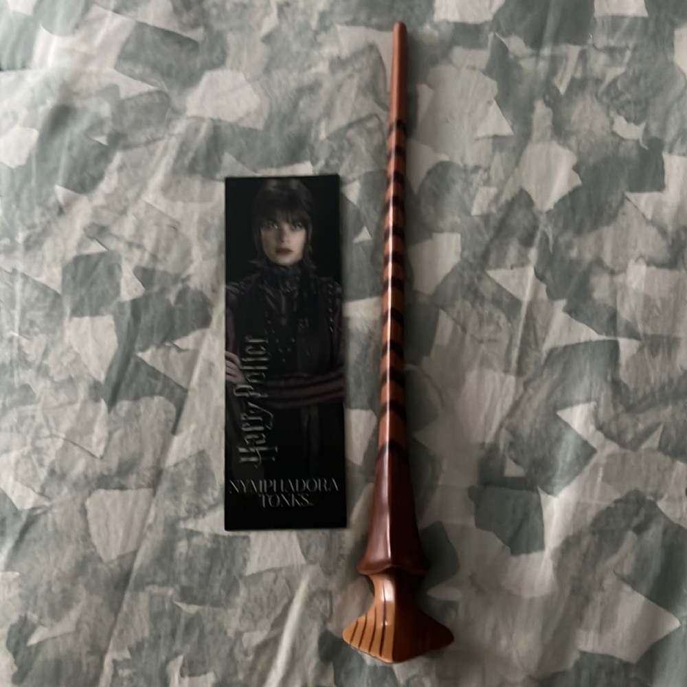 Harry Potter - Nymphadora Tonks wand and holographic card